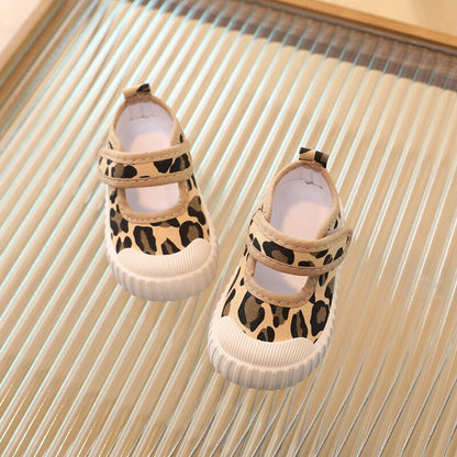 Baby shoes 
