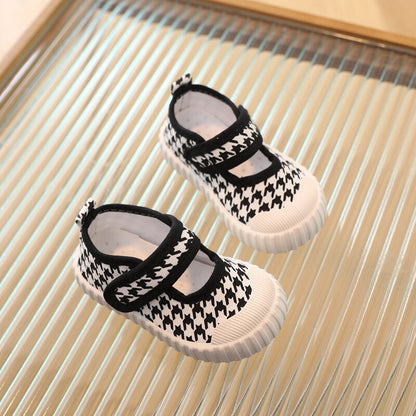 Baby shoes 